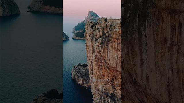 "Утес в объективе: природная красота в 4K" смотреть онлайн