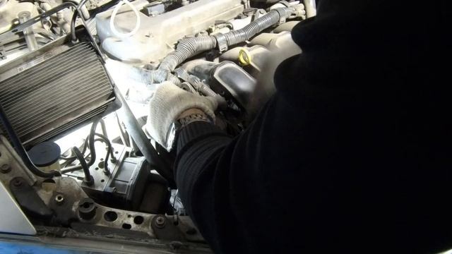 Снятие генератора и замена щеток на Тойоте Авенсис смотреть онлайн