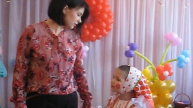 "МАМА - первое слово...." - дочка поёт с мамой. смотреть онлайн