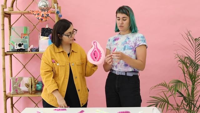 Knixteen Shares: How to Put In a Tampon For the First Time смотреть онлайн