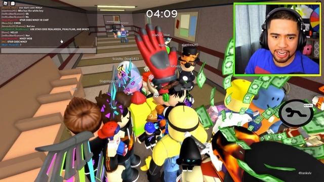 AUTO-CLICKER HACKS in 100 PLAYER Piggy Book 2.. (Roblox) смотреть онлайн