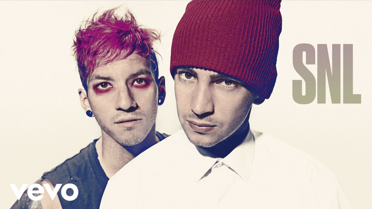 Twenty One Pilots - Heathens (Live On SNL) смотреть онлайн