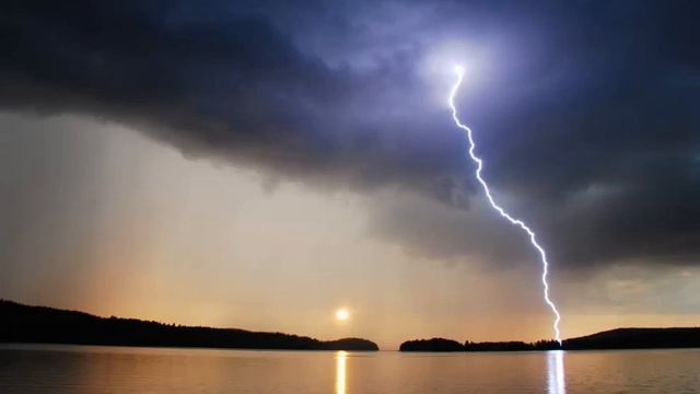 Можно ли сидеть за компьютером во время грозы ? смотреть онлайн