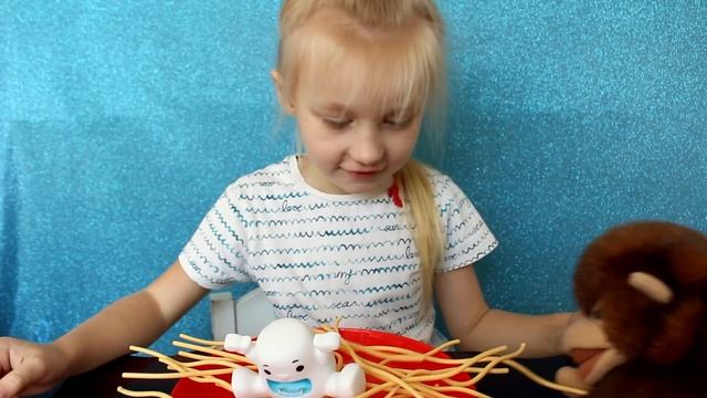 ЙЕТИ В МОИХ СПАГЕТТИ (Yeti In My Spaghetti) играем с Бобо и Сабриной смотреть онлайн