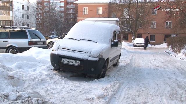 Коммунальные службы продолжают уборку городских территорий