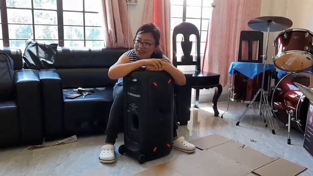 Unboxing of JBL PartyBox 310 Bluetooth Speaker & Sennheiser Vocal Microphone by My Sister. смотреть онлайн