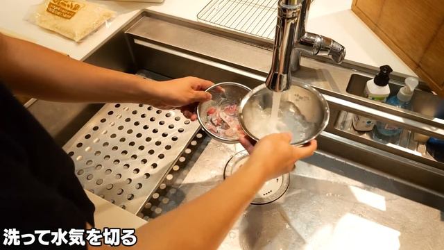 一般にはほぼ出回らない幻の鮭『特銀』をさばいて、珍味作りに挑戦してみた！【めふん】【氷頭】 смотреть онлайн