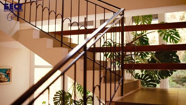 отель 790 кв.м. / 21 номер + 4 двухкомнатные квартиры / 300 метров море смотреть онлайн