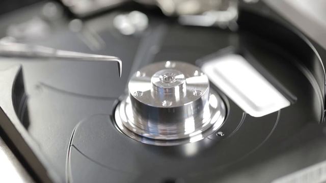 Hard Drive Recovery - Magnetic platter cleaning process смотреть онлайн