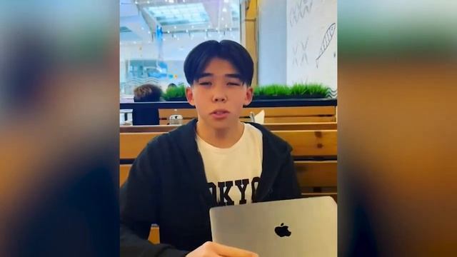 Экибастуз Новости Школьник из Коянды Тамерлан Мустафин получил в подарок macbook от Максима Михее смотреть онлайн