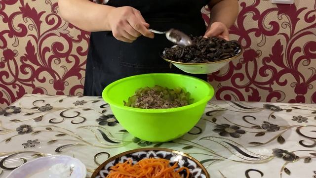 Салат с грибами,курицей и корейской морковью!Очень Вкусно! смотреть онлайн