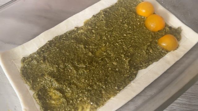 Пироги с вишней и изюмом