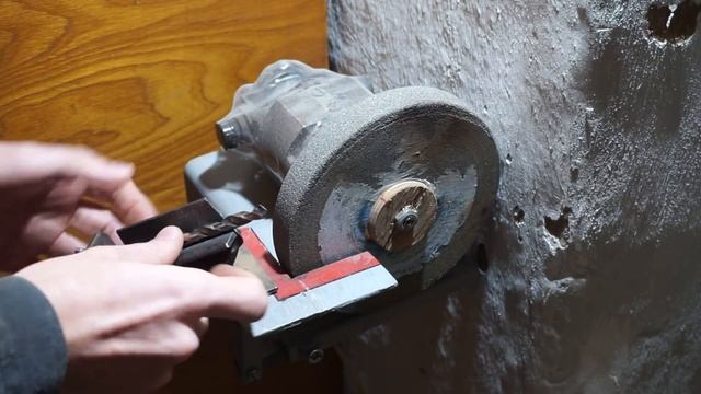 Устройство для заточки сверл своими руками из дверной петли смотреть онлайн
