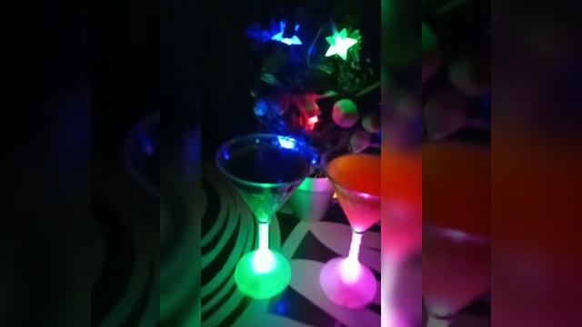 Светящийся бокал для мартини Martini Glass смотреть онлайн