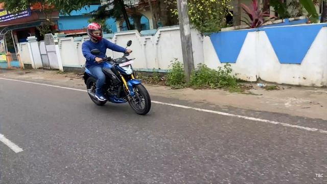 Honda Hornet 2.0 detailed review!! (Day & Night Ride with all info) смотреть онлайн