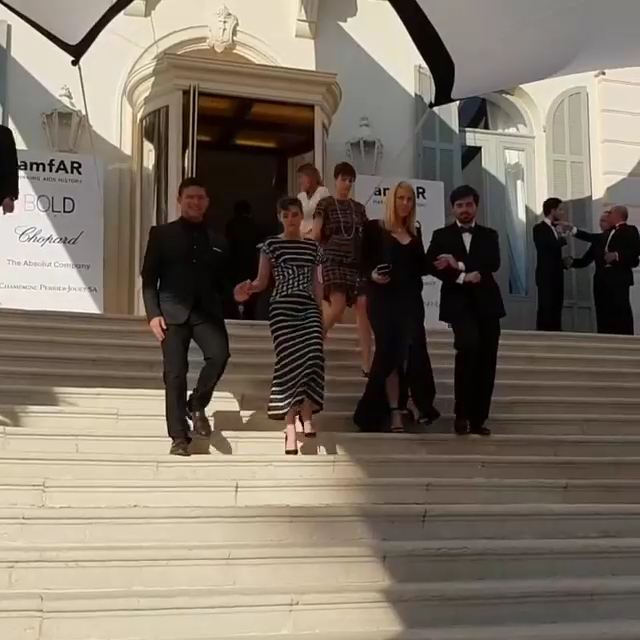 Кристен на ужине AMFAR Gala - 4 смотреть онлайн