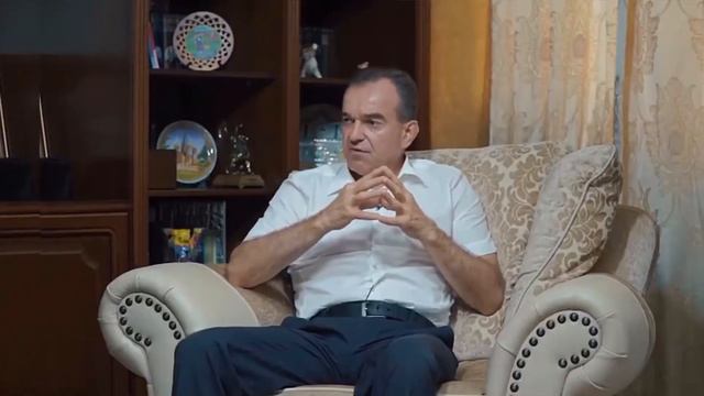 ГУБЕРНАТОР КУБАНИ ОБВИНИЛ ЖИТЕЛЕЙ ГЕЛЕНДЖИКА В НЕХВАТКЕ ВОДЫ смотреть онлайн
