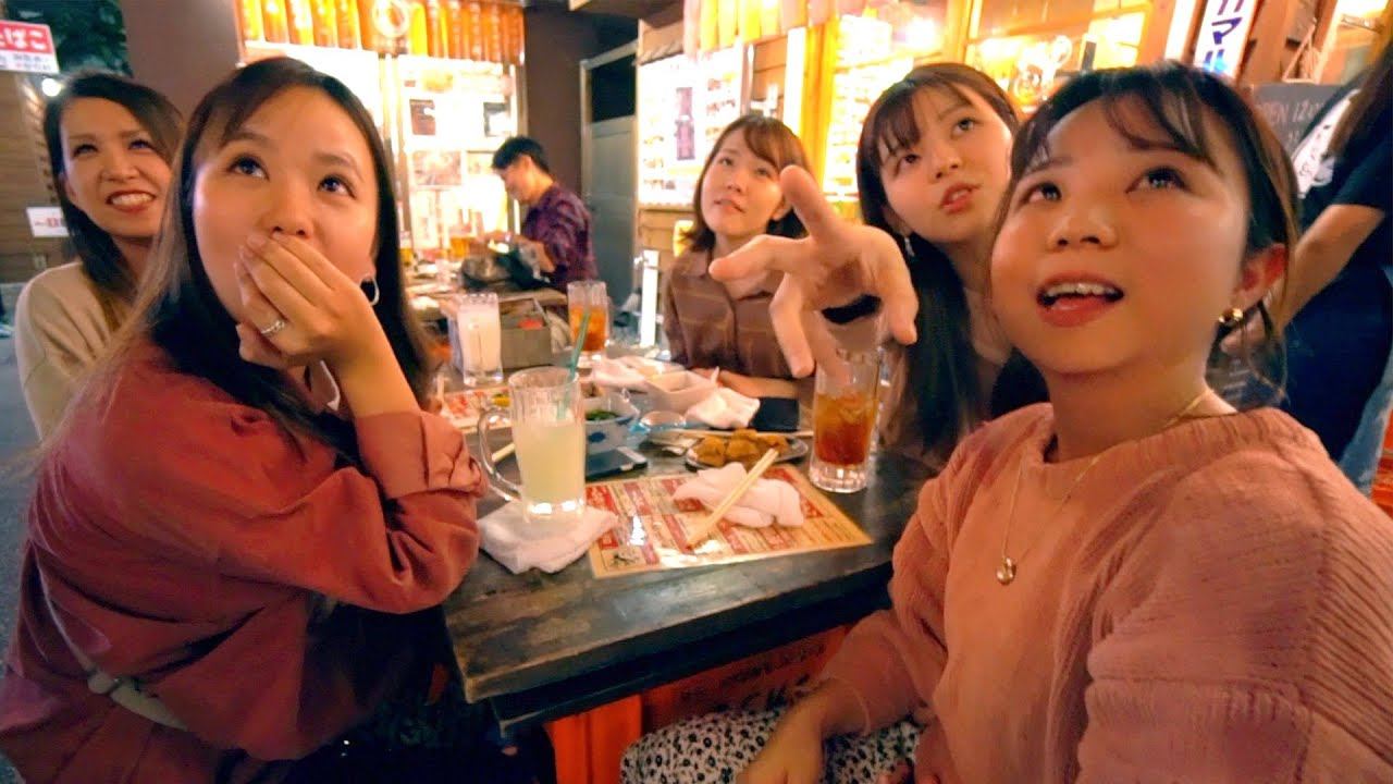 Японки впервые видят русского блогера! Реакция на неумелые подкаты. Ночная жизнь японских окраин смотреть онлайн