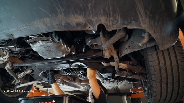 Ako vymeniť olejový filter a motorové oleje na AUDI A4 B5 Sedan [NÁVOD AUTODOC] смотреть онлайн