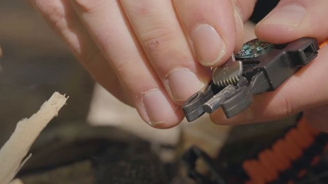 Paracord Survival Bracelet: Fire Starter, Whistle, Compass, Mini Saw for Camping, Scouts, Bushcraft смотреть онлайн