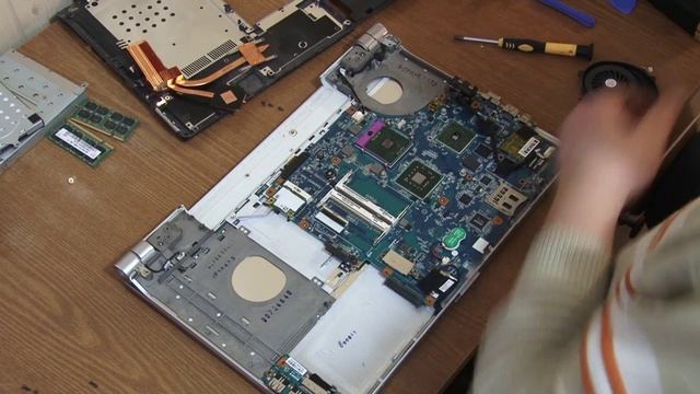 Разборка и чистка ноутбука Sony VAIO PCG-3D4P смотреть онлайн