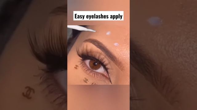 Easy eyelashes apply #eyelashes #eyemakeup #shots #youtubeshorts #instagram #status смотреть онлайн