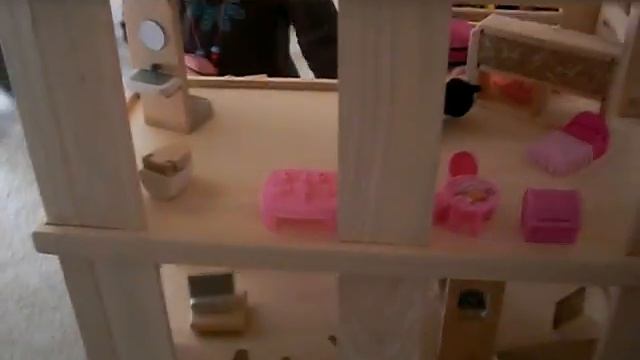 Plan Toys TERRACE DOLLHOUSE смотреть онлайн