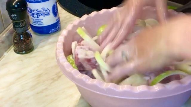 Как ПРОСТО и ВКУСНО Замариновать Мясо для ШАШЛЫКА (Шашлык из Свинины Маринад) Barbecue смотреть онлайн
