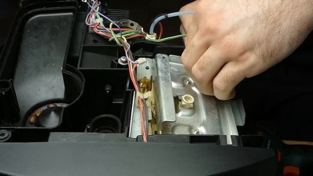Kaffee kalt? DeLonghi Magnifica Thermoblock wechseln (Teil 1) смотреть онлайн