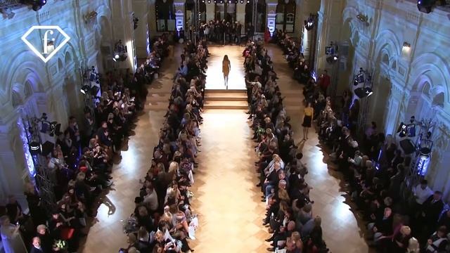 Vj Катя Гусева - NATALIA GART (SPRING SUMMER 2019) смотреть онлайн