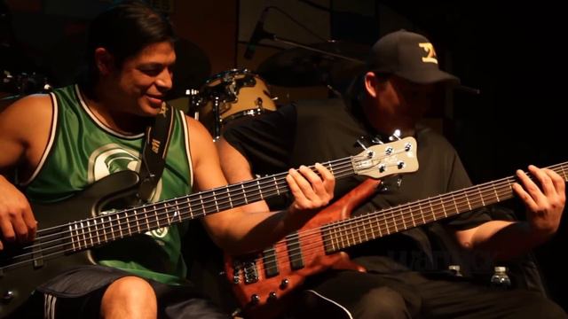 Warwick Bass Workshop in Argentina - Andy Irvine and Robert Trujillo смотреть онлайн