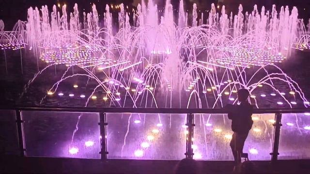 Вечерний фонтан в парке Царицыно г. Москва смотреть онлайн