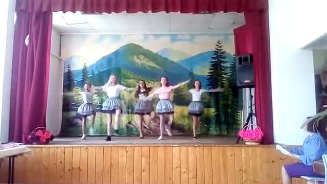 Танець дівчаток , свято до Дня Матері , 6 а клас , 2018 смотреть онлайн