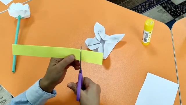 Занятие в Творческой мастерской - мастер класс: "Красивые лотосы из бумаги" смотреть онлайн