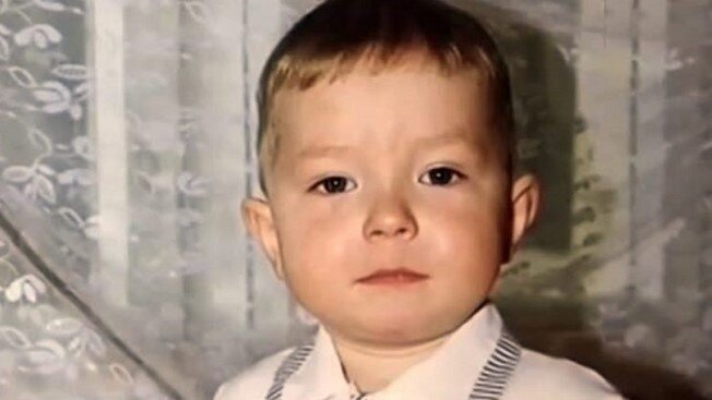 Повзрослел в 7 лет: остался с парализованной матерью один-на-один смотреть онлайн