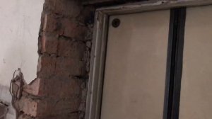 Как открыть двери лифта.