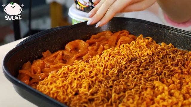 ASMR MUKBANG| 직접 만든 불닭볶음면 먹방 & 레시피 FIRE NOODLES EATING смотреть онлайн