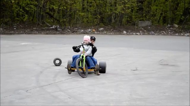Drift-trike AMA-CP (Катаемся с дочкой и братом) смотреть онлайн