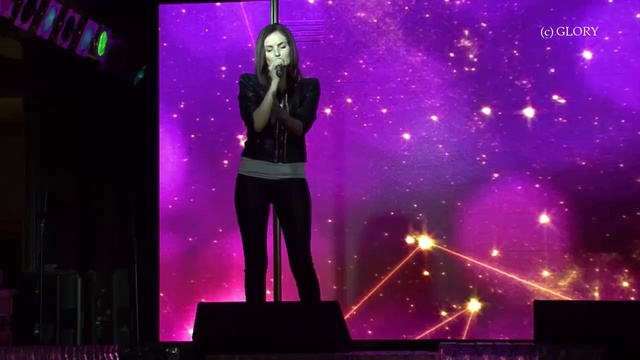певица GLORY Танцы под радио