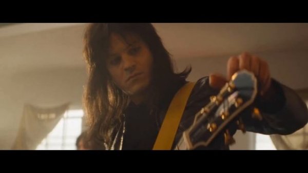 The Dirt (2019) - Live Wire