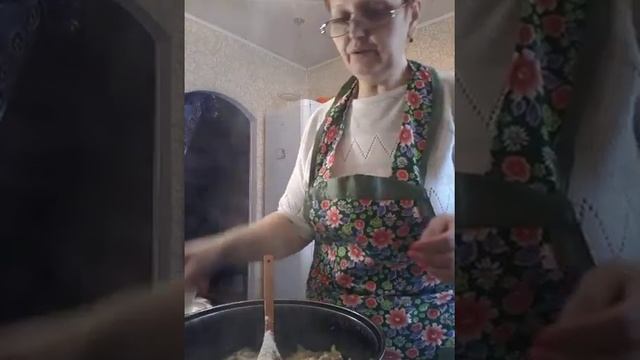 КЕТА ПОД СОУСОМ БЕШАМЕЛЬ.НЕЖНАЯ РЫБКА И ВКУСНЫЙ ,СЛИВОЧНЫЙ СОУС. смотреть онлайн