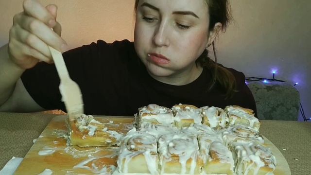 СИННАБОН С КОРИЦЕЙ| CINNABON ROLLS CREAM CHEESE ASMR | eating show | 먹방| смотреть онлайн