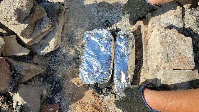 Приготовление голавля и ельца в алюминиевой пищевой фольге на углях смотреть онлайн
