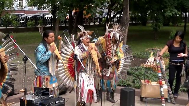 Поющие индейцы в городе смотреть онлайн