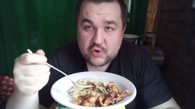 Обжор - куриные шкурки с макаронами смотреть онлайн