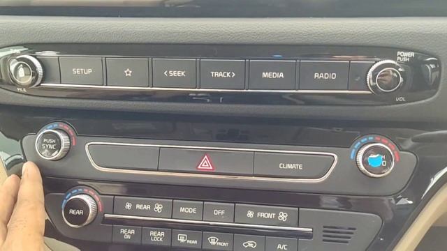 Kia Carnival Prestige 7 Seater 2.2L Diesel 2020 BS6 Interior Exterior Price смотреть онлайн