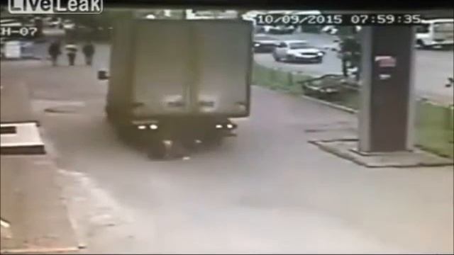 Женщина попала под колеса