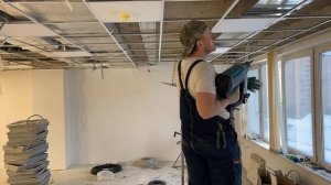 Монтаж LED панелей в потолок Армстронг  ПУЭ
