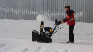 Снегоуборщик Champion stt1170E в действии