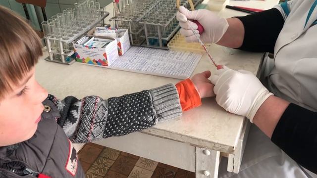 Как сдать ребёнку кровь из пальца без слёз смотреть онлайн